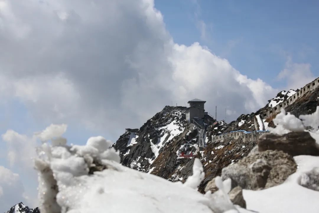 在云中哨所遇见云端对话