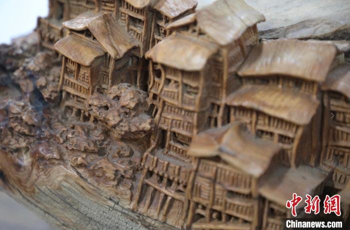 晋作木雕作品。 向上 摄