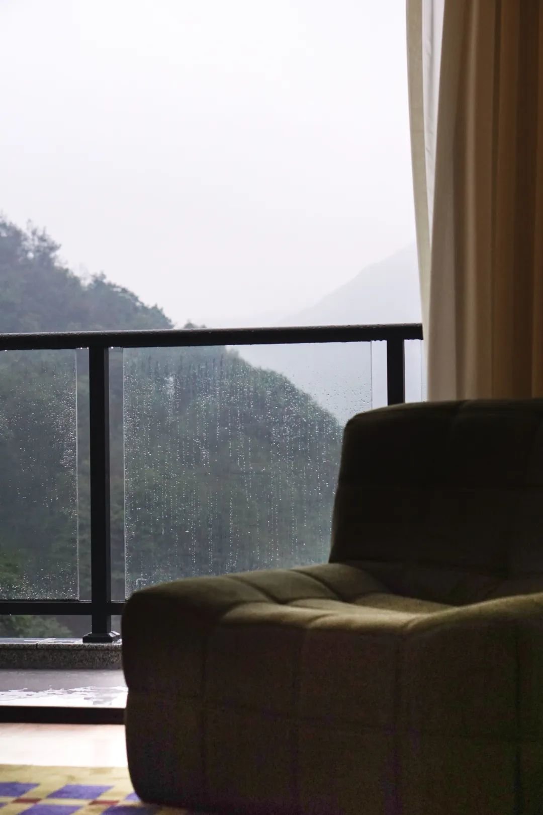 万万拥有独立的阳台 受访者供图