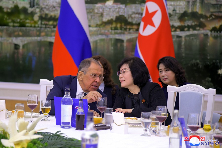 10月18日，朝鲜政府为俄罗斯外长拉夫罗夫举行招待晚宴，朝鲜外务相崔善姬出席（图：朝中社）