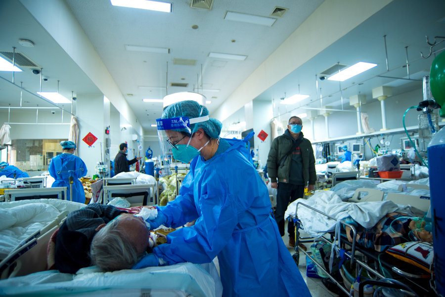 2022年12月瑞金医院急诊抢救室。