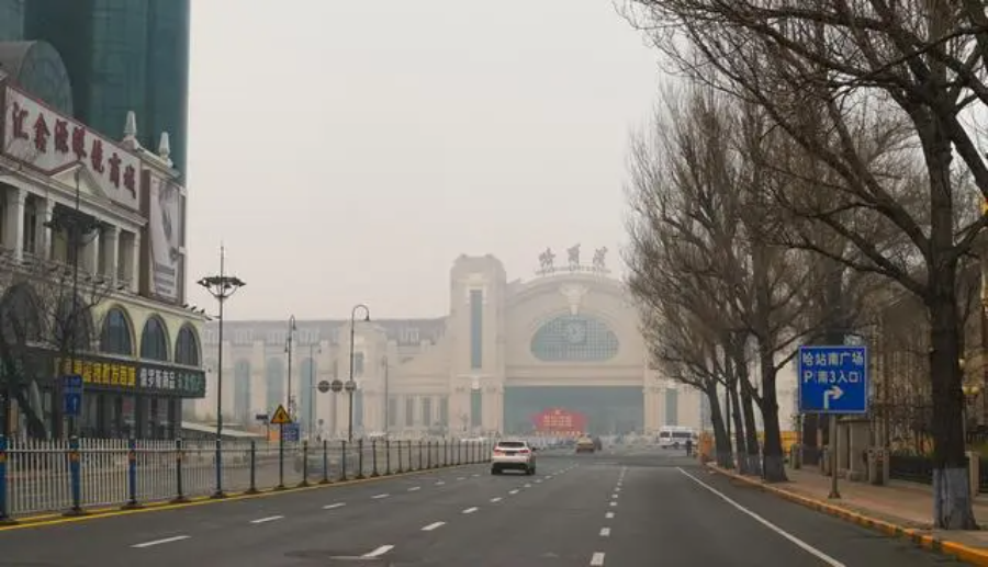2020年哈尔滨大雾霾 图源：新华社