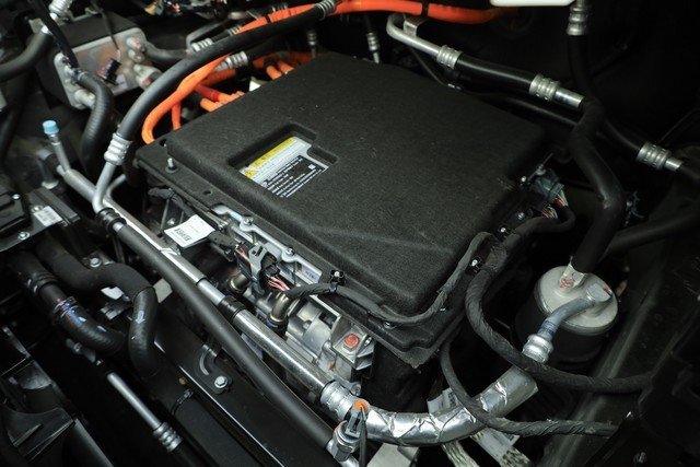 脚踢埃尔法拳打艾维亚,腾势D9 EV体验报告