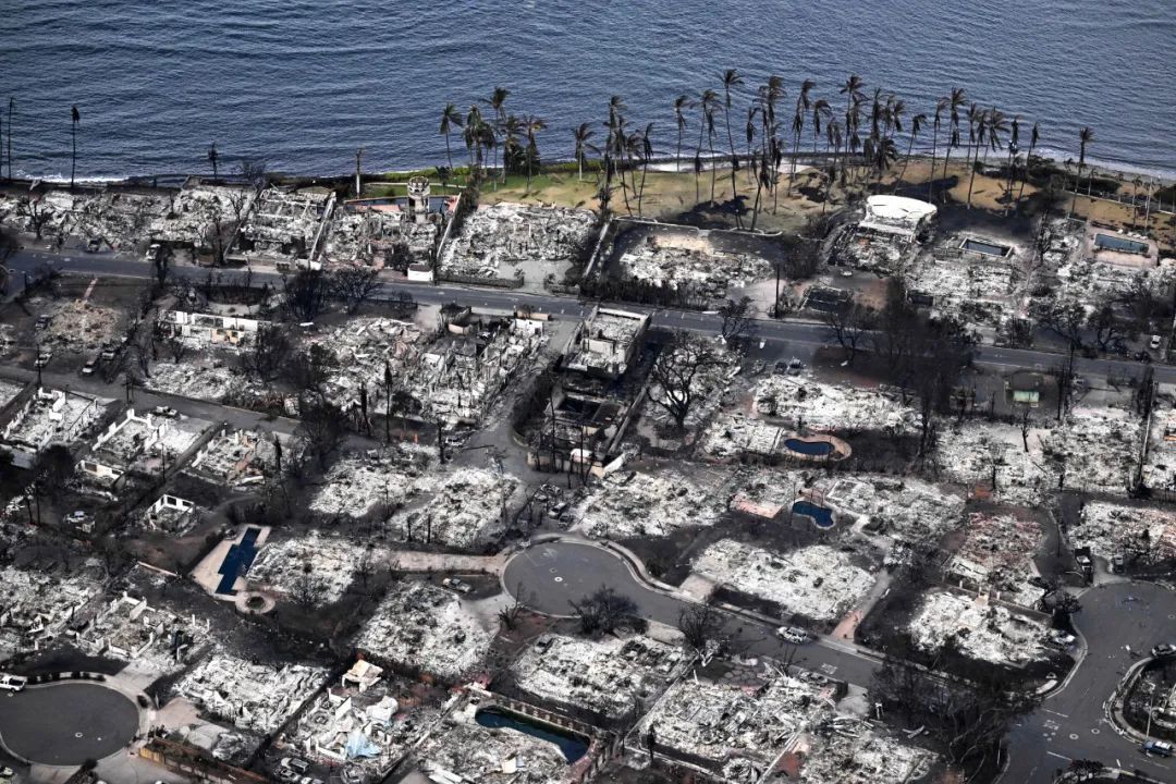 ◆夏威夷毛伊岛西部发生山火后，拉海纳的房屋和建筑物被烧毁。