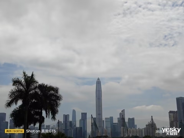 打造安卓性能之王 真我GT5越级体验:旗舰芯与240W满级秒充+24GB满级内存组合