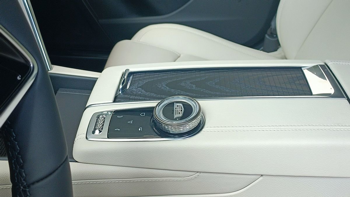 差不多的价格,选TA还是宝马3系?凯迪拉克CT6到店实拍