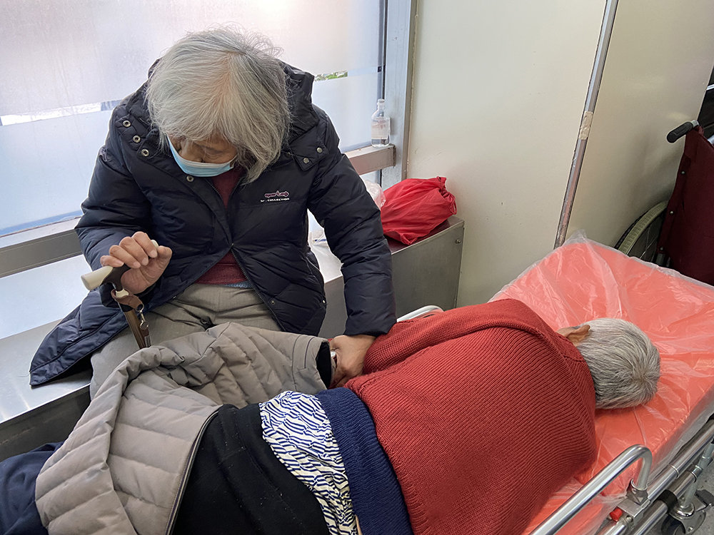 急诊区患者大多是高龄老人。