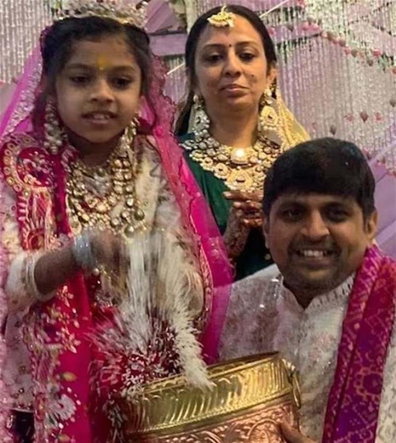 德梵西在仪式上(图片来源:每日邮报)