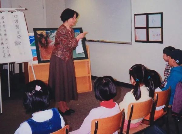 1997年,叶嘉莹在加拿大温哥华为少儿讲古诗