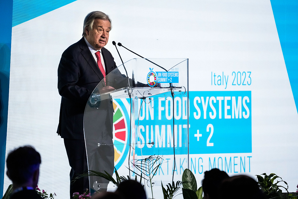 当地时间2023年7月24日，意大利罗马，在罗马举行的为期三天的联合国粮食系统峰会开幕式上，联合国秘书长安东尼奥·古特雷斯发表讲话。视觉中国 图