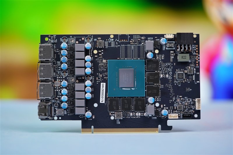 纤薄身材也能满血发挥!耕升RTX 4070踏雪评测:2K游戏通吃的高颜值显卡