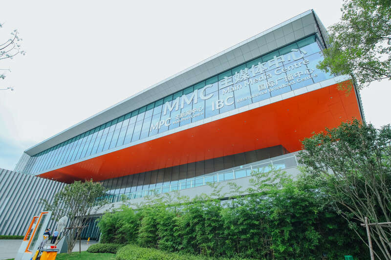 成都大运会主媒体中心有主新闻中心和国际广播中心两大职能，赛后将变身为面向市民开放的公共图书馆。汪龙华/摄