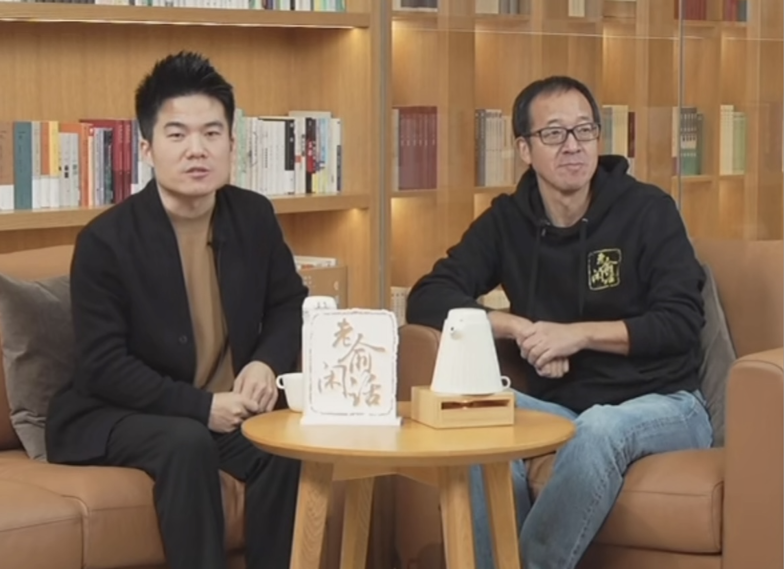 12月16日晚间，俞敏洪与董宇辉一同出现在了抖音俞敏洪个人直播间。新东方内部人员告诉钛媒体APP，这并不是事先已有的安排。