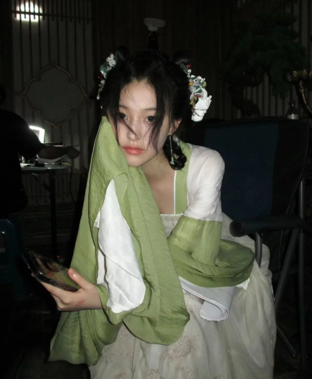 还记得《庆余年》里的小叶轻眉吗？18岁的她长这样…