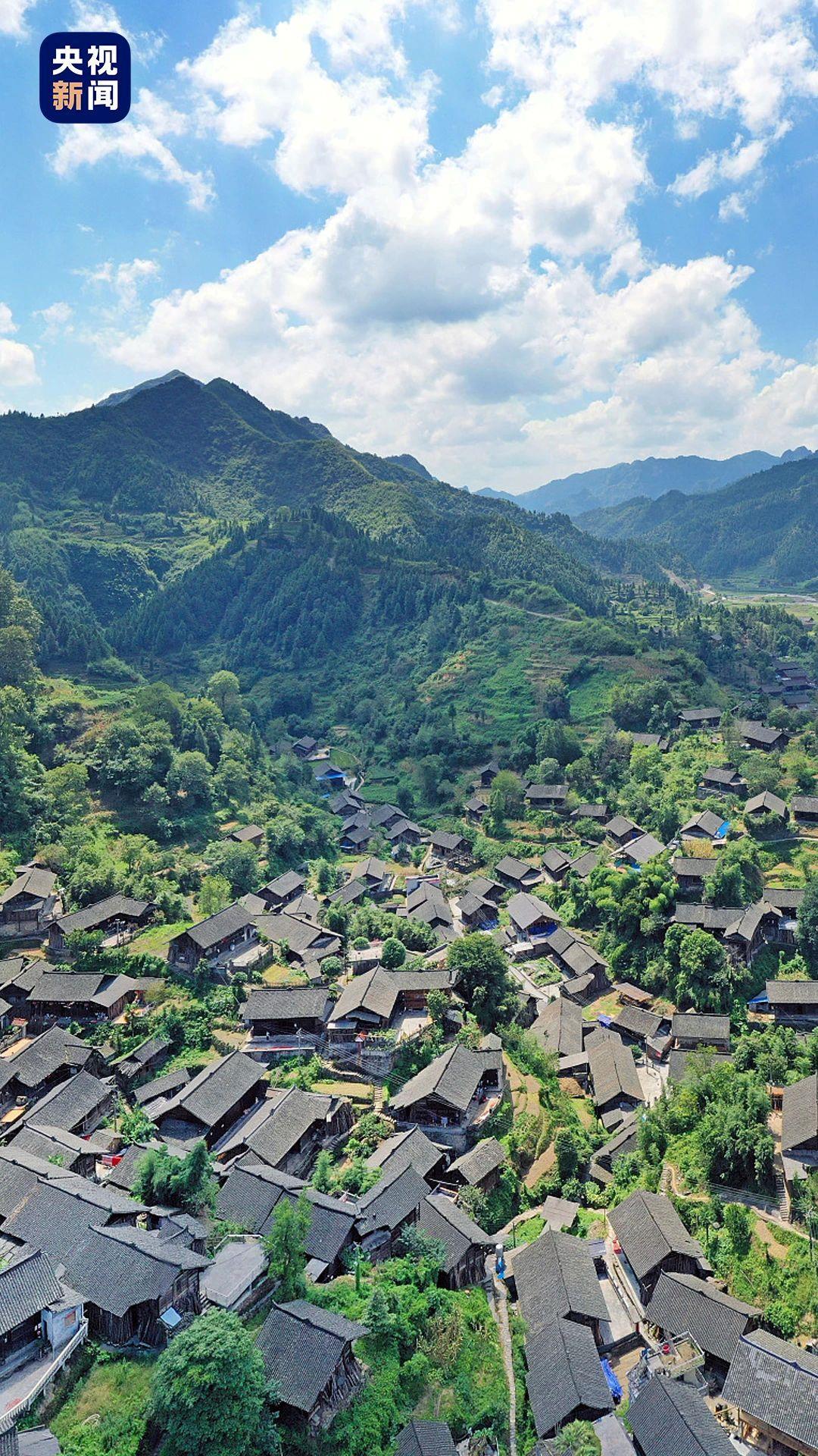 山、水、古城、民族风情…… 看秘境湘西中的诗和远方