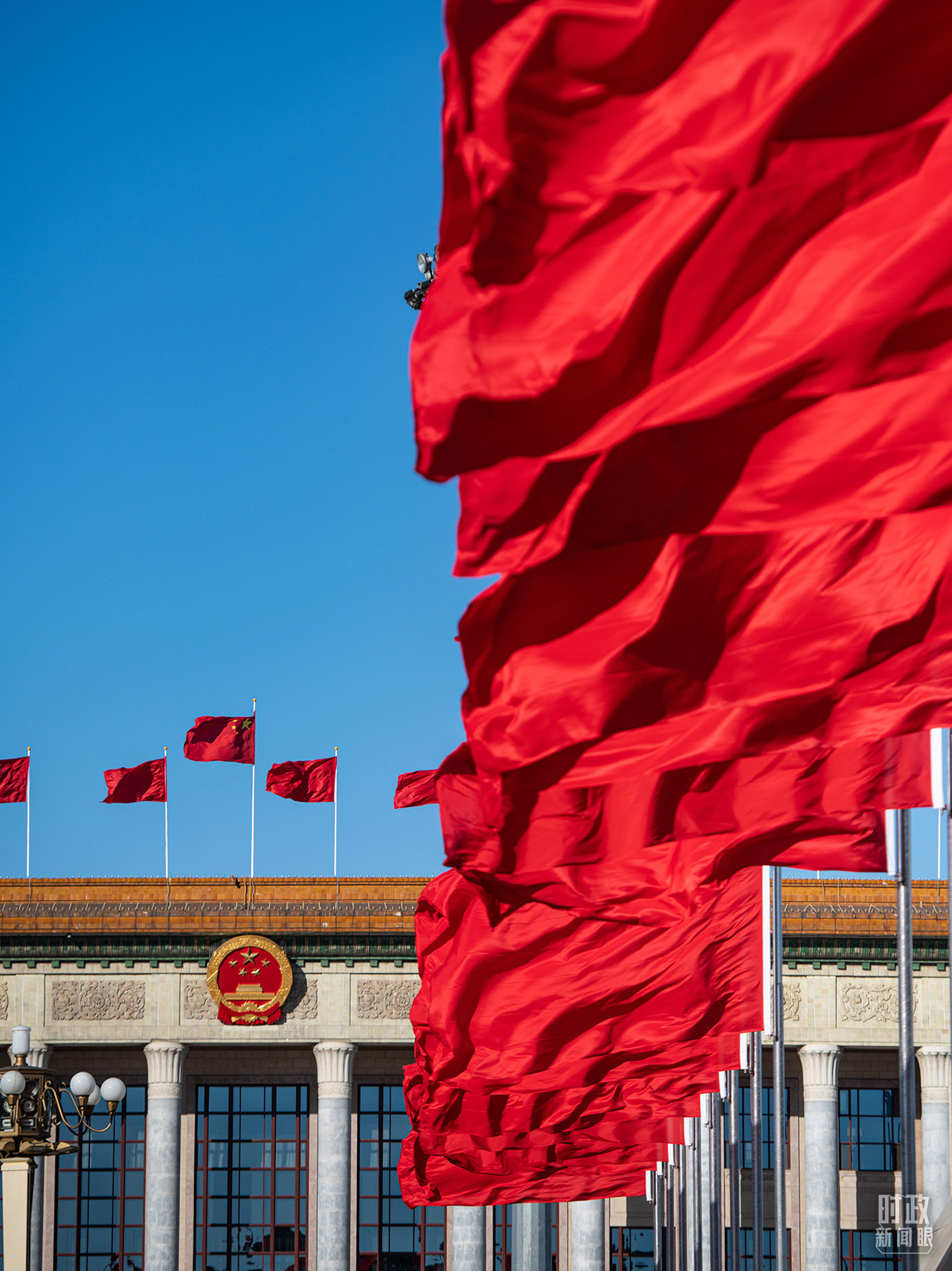 △天安门广场上红旗飘扬。（图／视觉中国）