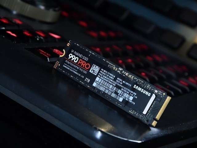 爽玩《生化危机4:重制版》 三星990 PRO带你重返恐怖乡村