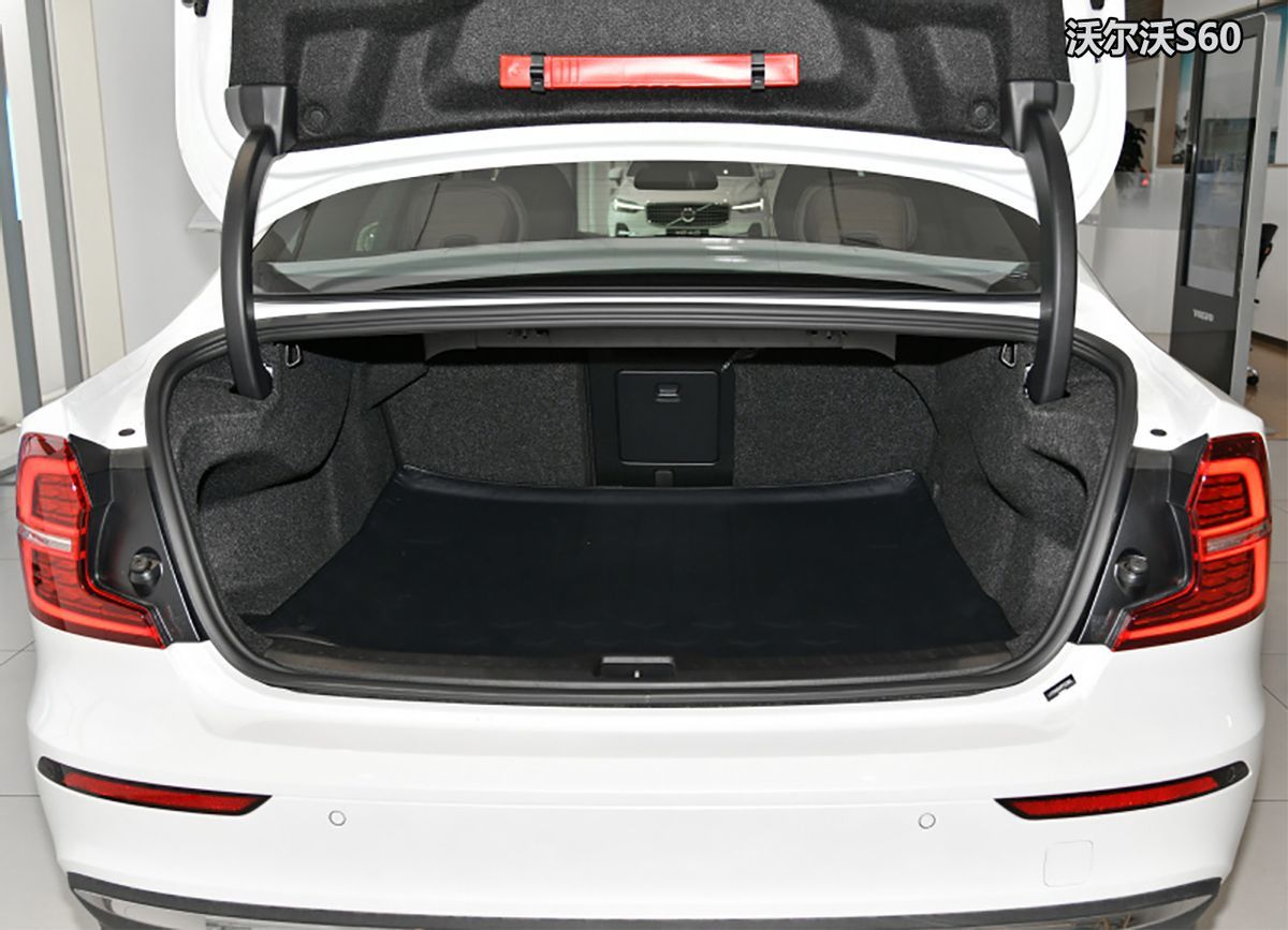 谁是更运动的豪华中级车?沃尔沃S60对比宝马3系