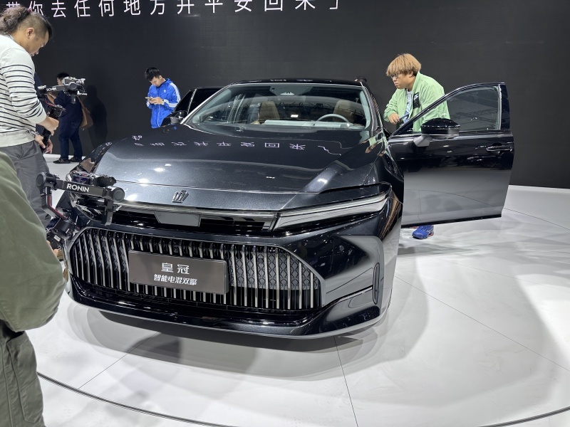 2023广州车展丰田全新皇冠sedan将于2024年上半年上市