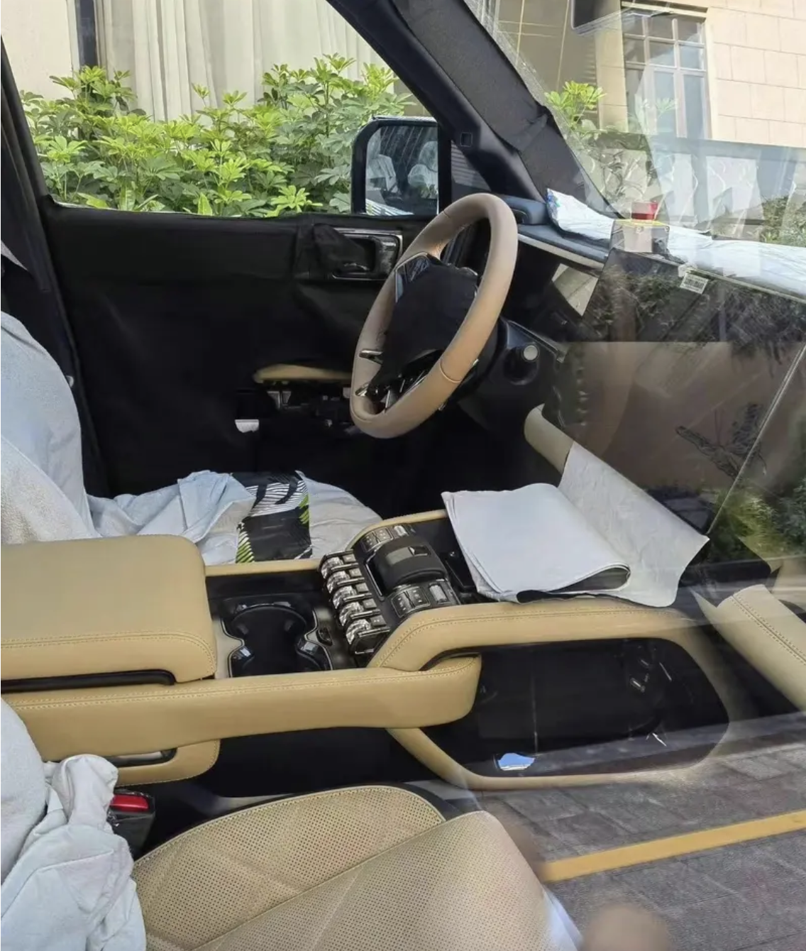 方程豹5实拍曝光 路虎卫士+福特烈马?预计售价40万元