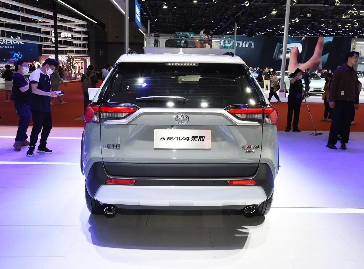 17.68万元起售,新款RAV4荣放上市,加入Adventure越野套件车型