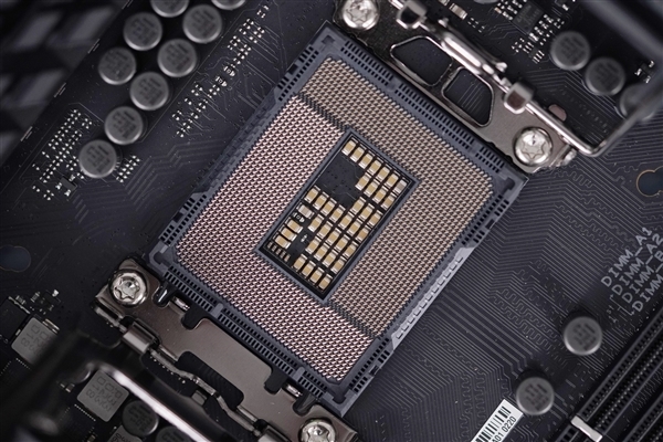 支持14代酷睿!ROG MAXIMUS Z790 DARK HERO主板图赏