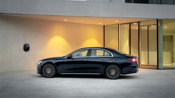 经典“花生眼”大灯回归 新一代奔驰E级发布:50万买它还香吗