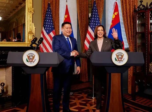 蒙古国总理奥云额尔登访问美国，图为与美国副总统哈里斯会见记者，但奥云额尔登没有见到美国总统拜登