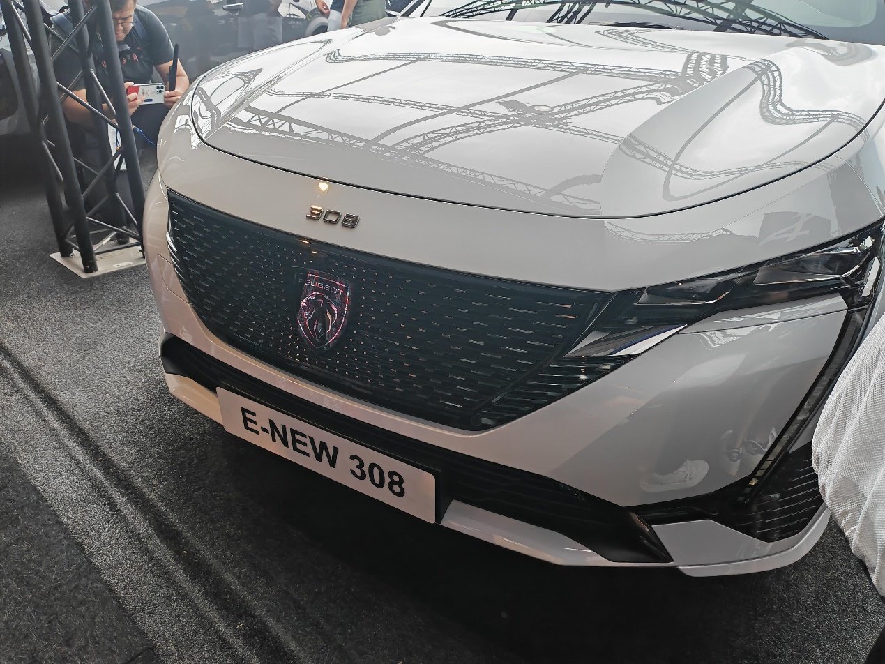 标致下定决心搞电车?纯电版308亮相 续航只有400km