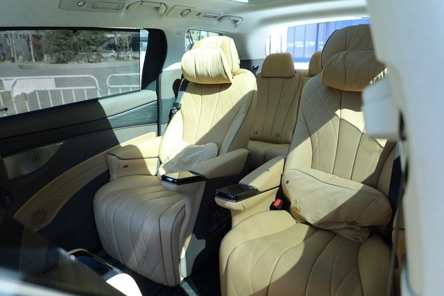 脚踢埃尔法拳打艾维亚,腾势D9 EV体验报告