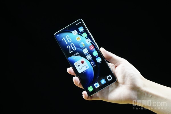 vivo X100采用一块超视网膜8T护眼屏