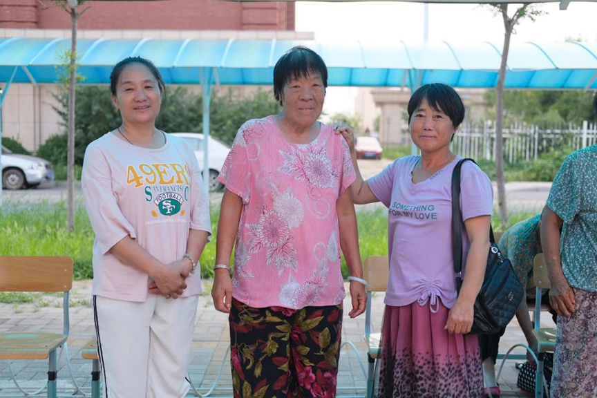 独流镇六堡村村民刘印兰、李荣芬、李中华（从左至右）。 澎湃新闻记者 林平 图