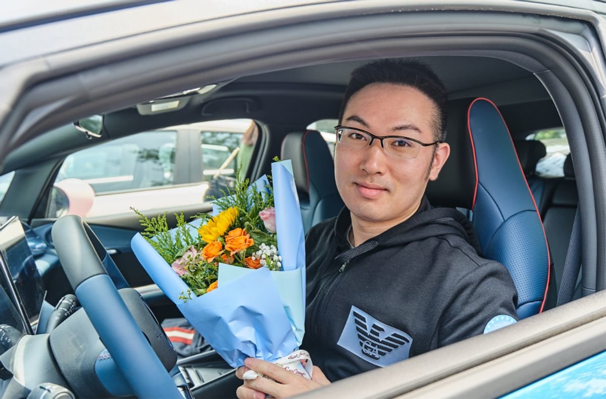 新出行助力新生活,上海华帆书豪“海豚百车交付”顺利落幕!