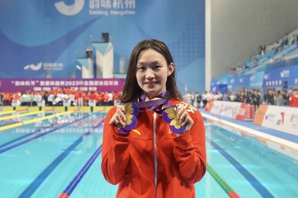 游泳冠军赛新星崛起