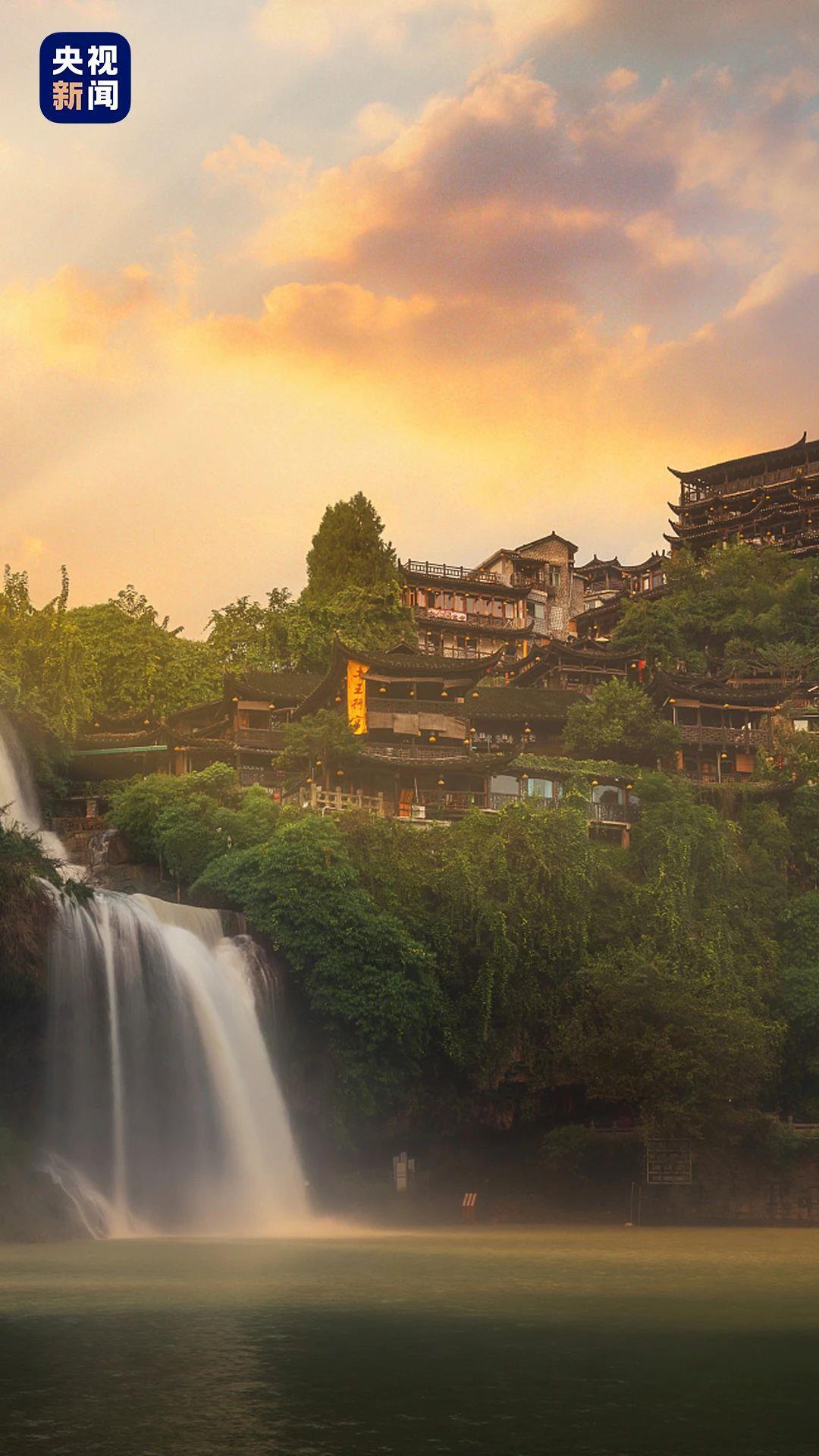 山、水、古城、民族风情…… 看秘境湘西中的诗和远方