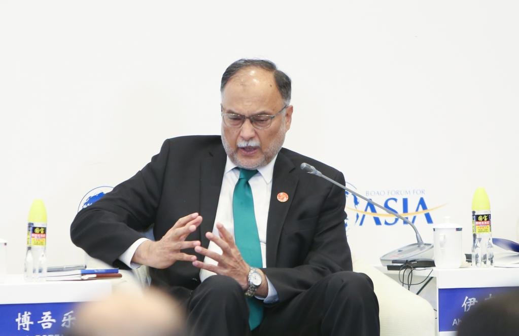 3月28日，巴基斯坦规划、发展与特别项目部长伊克巴尔在分论坛上发言。（新华社记者樊雨晴摄）