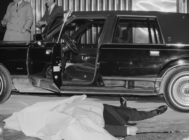 ·一名黑手党成员死于帮派间的厮杀。