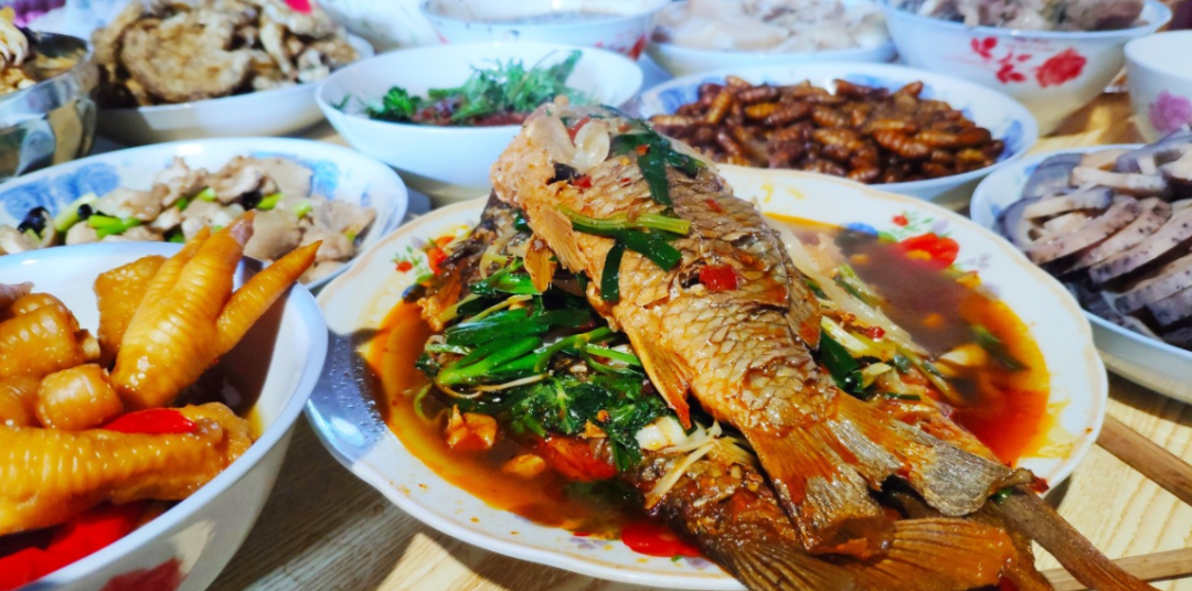 丰盛的年夜饭,总避免不了有剩菜丨图虫创意