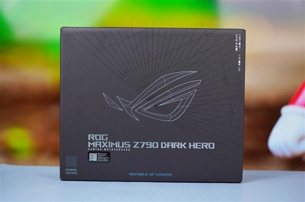支持14代酷睿!ROG MAXIMUS Z790 DARK HERO主板图赏