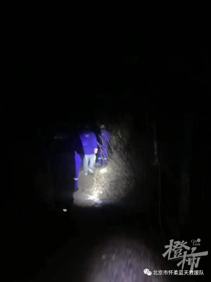 (2月11日,救援队上山搜救)