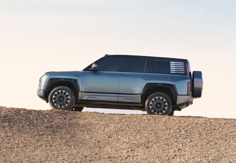 比亚迪首款增程混动车,仰望U8上市,增程比插混更高级?理想窃喜?