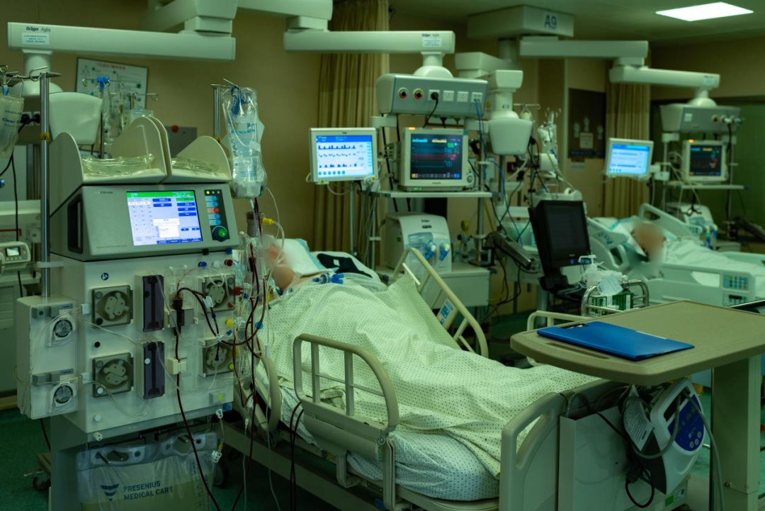 扩容重症病房是保障重症患者得到救治的重要方式/ 田栋梁 摄