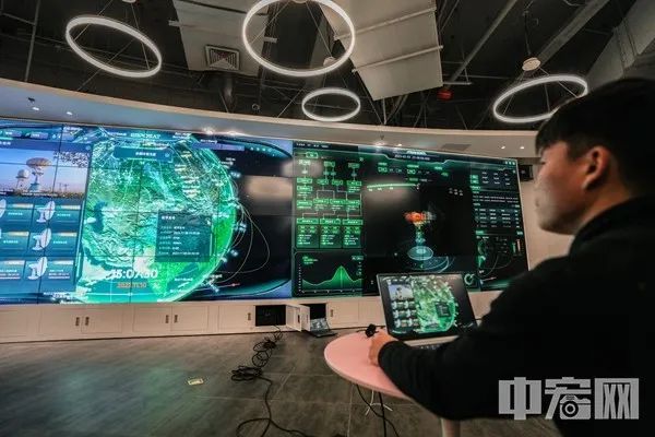 航天驭星卫星中心运管系统 中宏网记者 富宇 摄