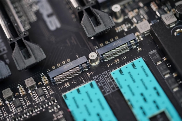 36相极致供电!华硕Pro WS TRX50-SAGE WIFI主板图赏