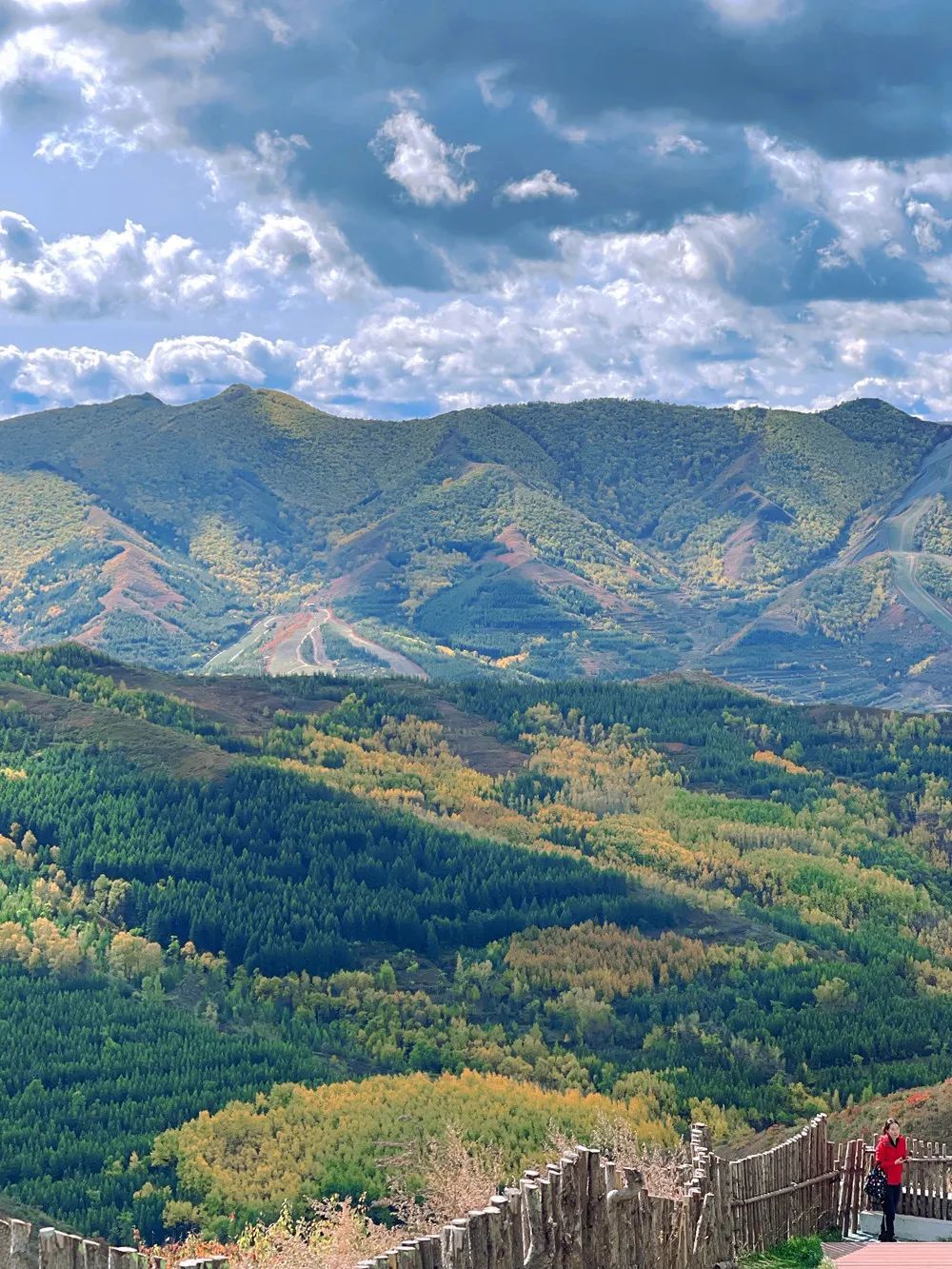 9月30日,河北张家口五彩大地。