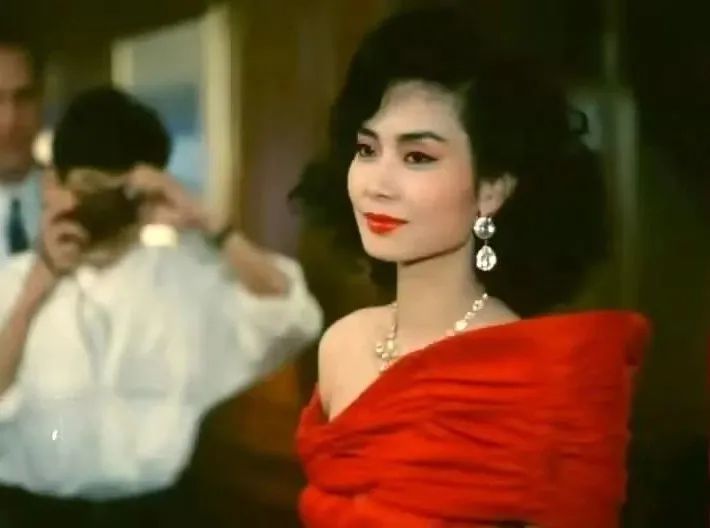 年轻时的邝美云