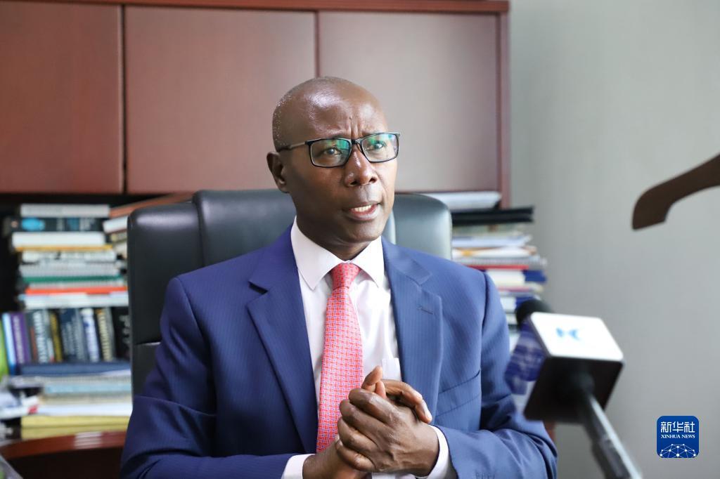 部出口促进委员会执行主任埃利·图维内约在坎帕拉接受新华社记者专访