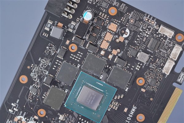 年轻人的第一只“大橘”!COLORFIRE RTX 4060 Ti橘影橙图赏