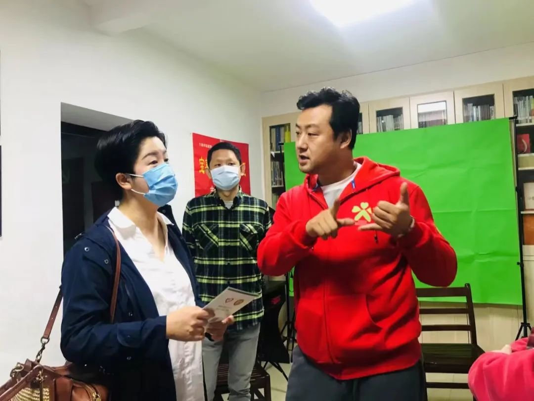郑璇调研应急手语服务。 受访者供图