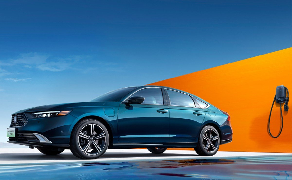 重新发布了一下迈腾PHEV,全新雅阁PHEV真是2023年的产品?